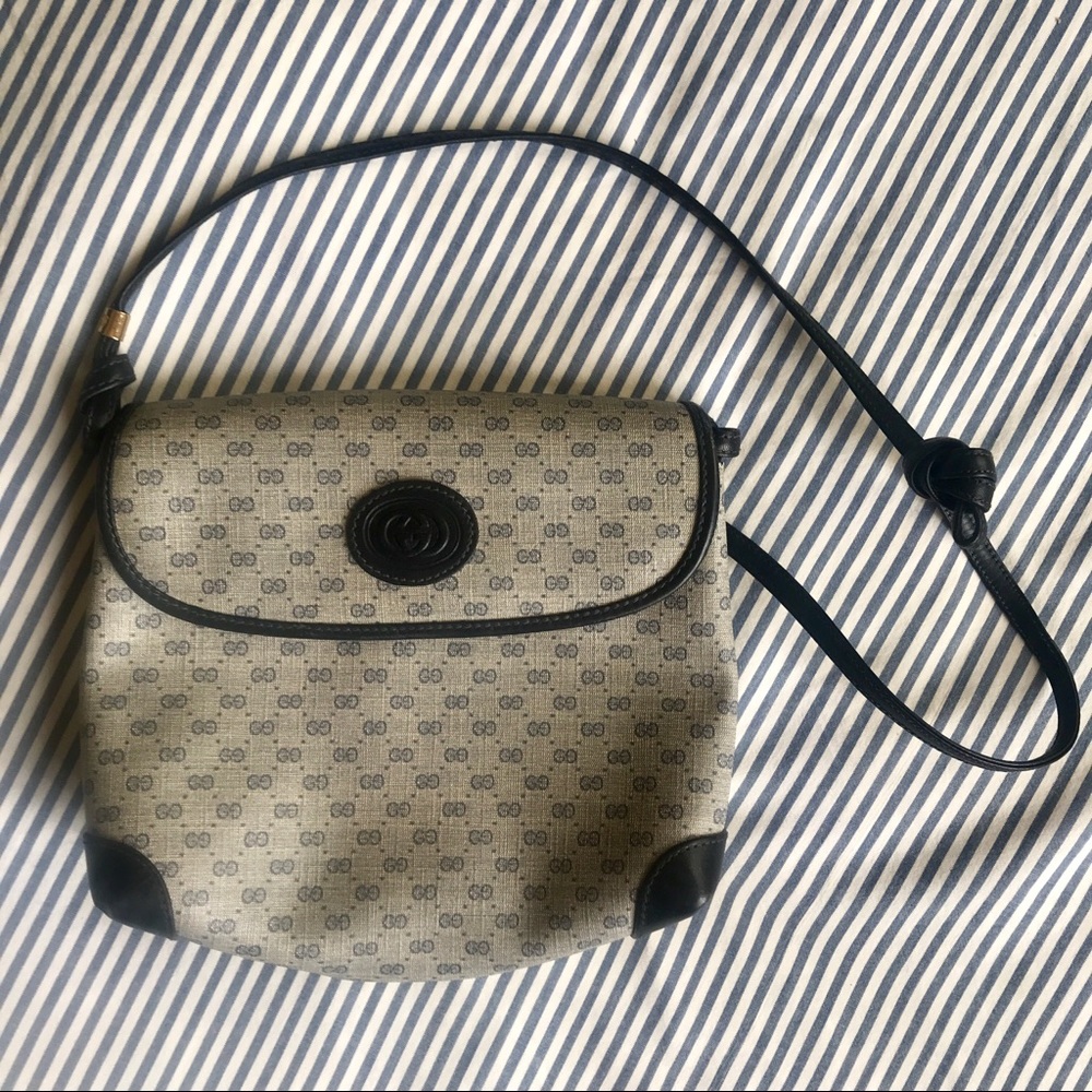 ❌SOLD❌ True Vintage GUCCI crossbody - Picture 2 of 10
